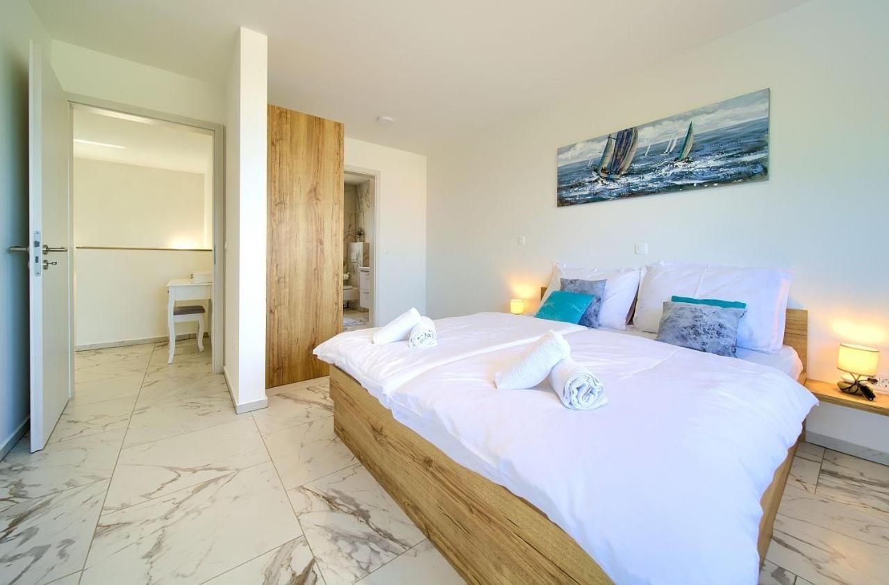 Holiday House Sea & Sun Residence Rasopasno Exterior foto