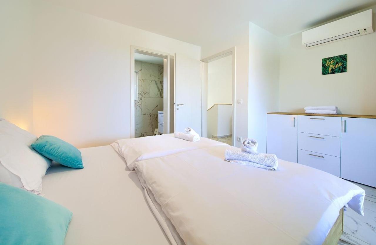 Holiday House Sea & Sun Residence Rasopasno Exterior foto